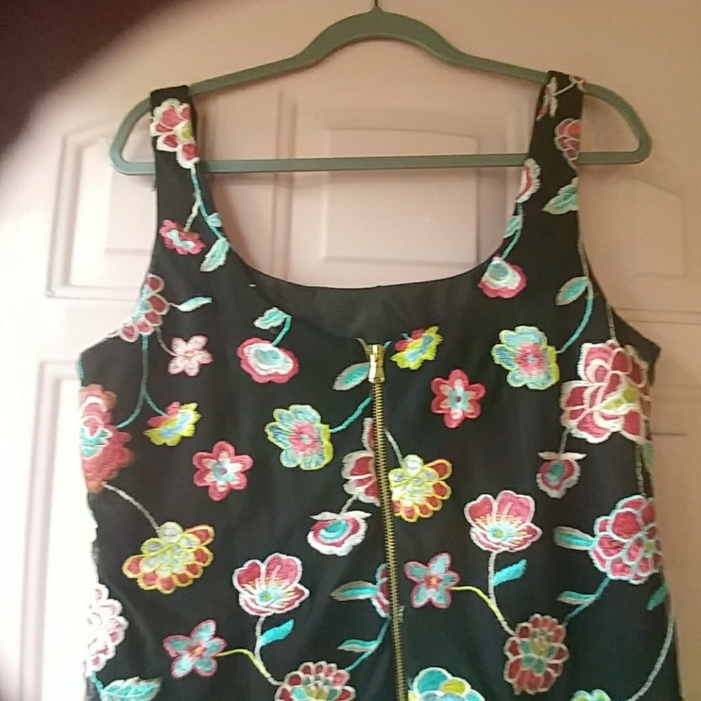 NWT Embroidered Catherine Malandrino Scuba 👗